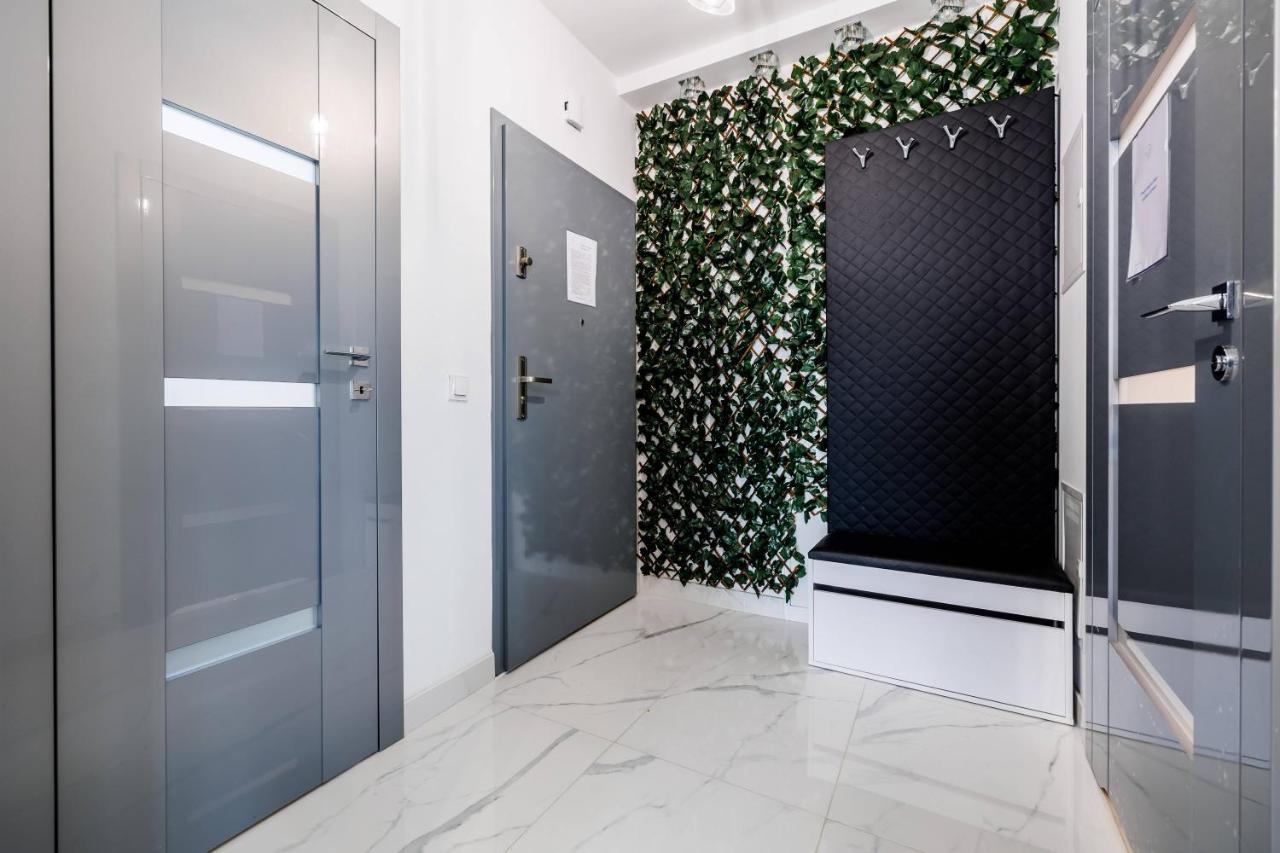 Luxury Apartment With Spa Bath- City Centre, Free Parking Rzeszow Exterior photo