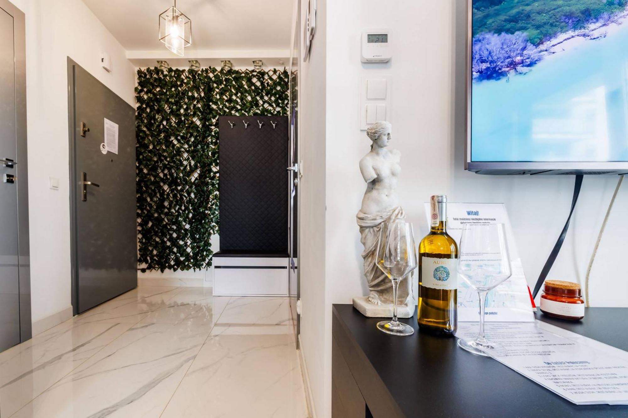 Luxury Apartment With Spa Bath- City Centre, Free Parking Rzeszow Exterior photo